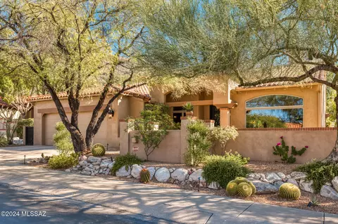 6406 N Desert Wind Cir, Tucson, AZ 85750