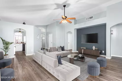 9043 N Palm Brook Dr, Tucson, AZ 85743