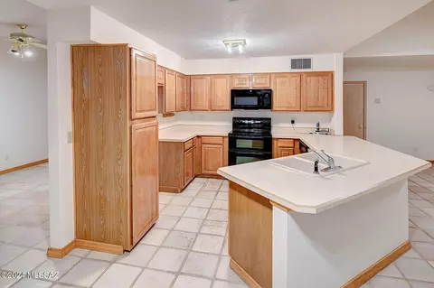 Kitchen - 610 E Glenhurst Dr, Tucson, AZ 85704 photo 1 of 2
