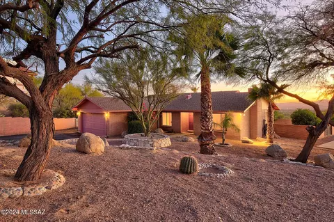Exterior - 610 E Glenhurst Dr, Tucson, AZ 85704 photo 2 of 4