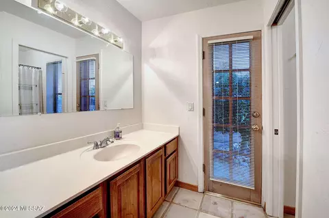 Bath - 610 E Glenhurst Dr, Tucson, AZ 85704 photo 1 of 3