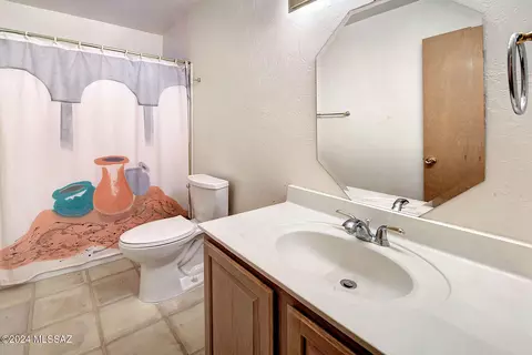 Bath - 610 E Glenhurst Dr, Tucson, AZ 85704 photo 3 of 3