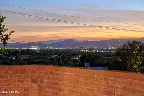 View/Area - 610 E Glenhurst Dr, Tucson, AZ 85704 photo 2 of 2
