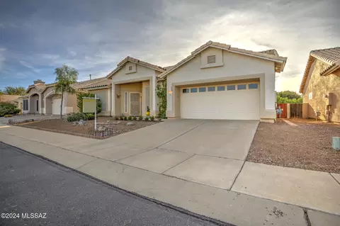 9051 N Lawndale Dr, Tucson, AZ 85743