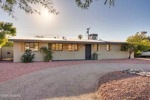 1032 S Carnegie Dr, Tucson, AZ 85710