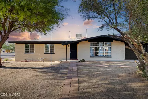 6801 E Oberlin Dr, Tucson, AZ 85710