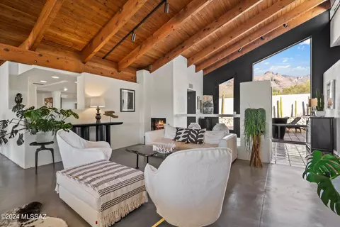 6901 N Chaparral Pl, Tucson, AZ 85718