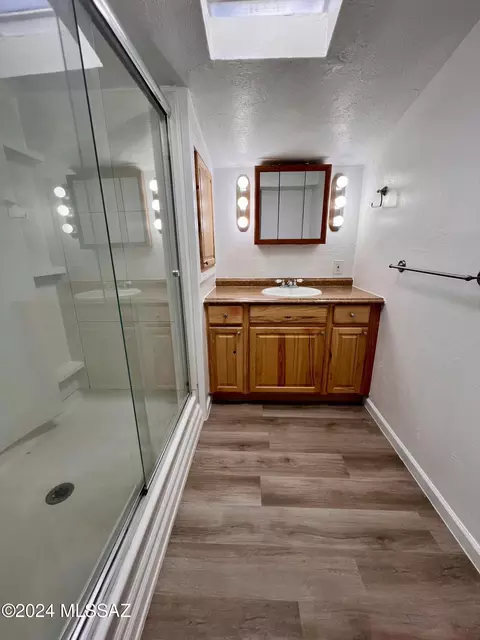 Bath - 6801 E Nelson Dr, Tucson, AZ 85730 photo 2 of 3