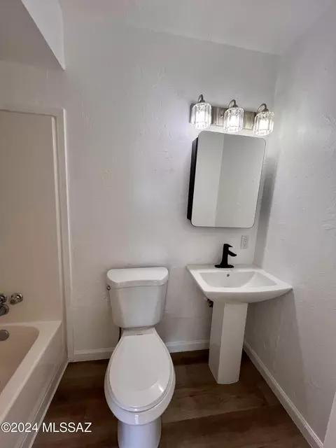 Bath - 6801 E Nelson Dr, Tucson, AZ 85730 photo 1 of 3
