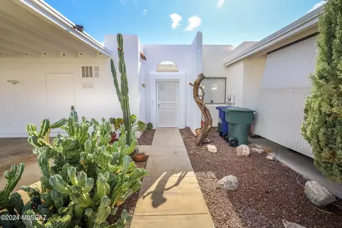 4810 E Fort Lowell Rd #D, Tucson, AZ 85712