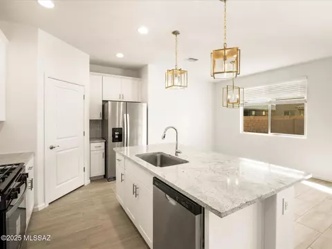 10399 W Granderson St, Marana, AZ 85653