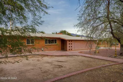 1440 W Roller Coaster Rd, Tucson, AZ 85704