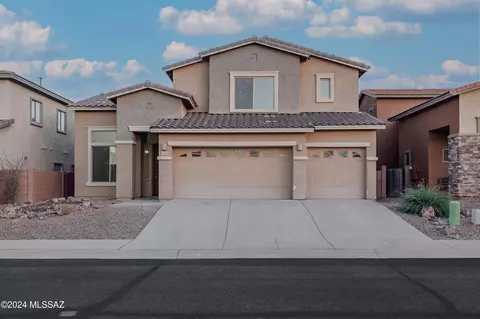 8136 N Wayward Star Dr, Tucson, AZ 85743