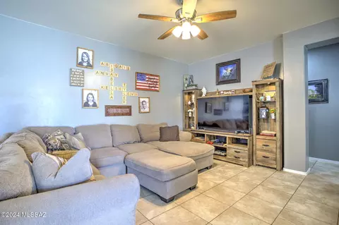 Living - 21156 E Frontier Rd, Red Rock, AZ 85145 photo 1 of 6