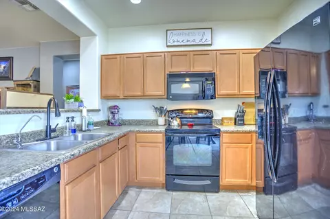 Kitchen - 21156 E Frontier Rd, Red Rock, AZ 85145 photo 3 of 4