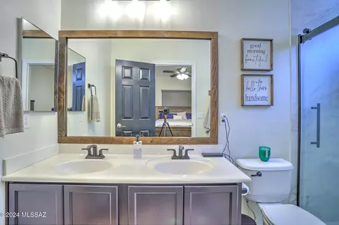 Bath - 21156 E Frontier Rd, Red Rock, AZ 85145 photo 2 of 5