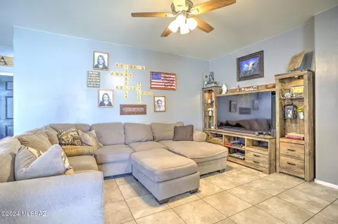 Living - 21156 E Frontier Rd, Red Rock, AZ 85145 photo 5 of 6