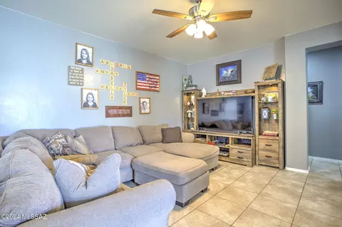 Living - 21156 E Frontier Rd, Red Rock, AZ 85145 photo 4 of 6
