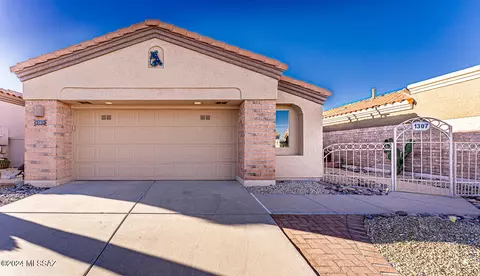 1307 W Mariquita St, Green Valley, AZ 85622