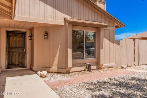 10029 Eugenia Dr, Tucson, AZ 85730 photo 3