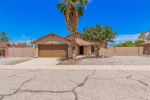 10029 Eugenia Dr, Tucson, AZ 85730 photo 2