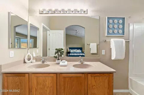 Bath - 10565 E Heartleaf Willow Dr, Tucson, AZ 85747 photo 1 of 3