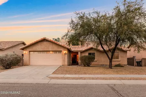 Exterior - 10565 E Heartleaf Willow Dr, Tucson, AZ 85747 photo 2 of 4