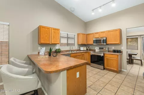 Kitchen - 10565 E Heartleaf Willow Dr, Tucson, AZ 85747 photo 2 of 3