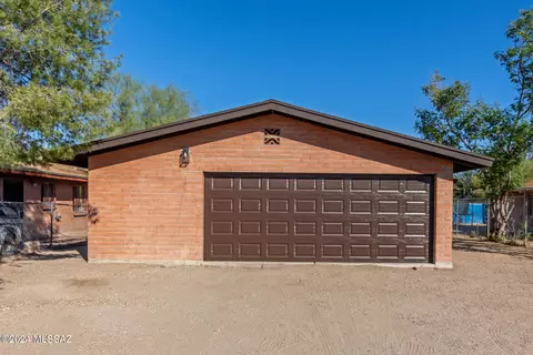 372 W Lerdo Rd, Tucson, AZ 85756