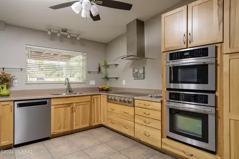 8261 N Suwannee Dr, Tucson, AZ 85741