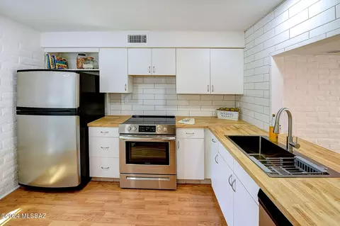 2875 N Tucson Blvd #23, Tucson, AZ 85716