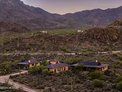 6510 W Banded Gecko Way, Tucson, AZ 85745