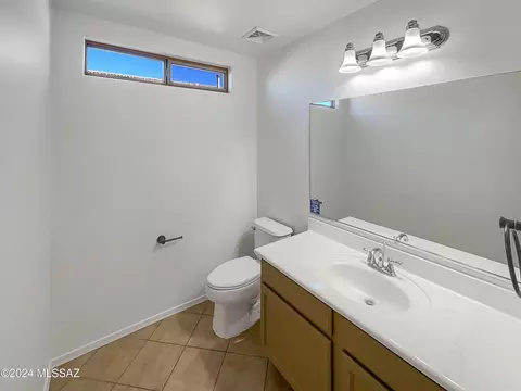 Bath - 9283 E Bronze Hill Dr, Vail, AZ 85641 photo 2 of 3