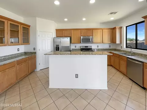 Kitchen - 9283 E Bronze Hill Dr, Vail, AZ 85641 photo 2 of 2