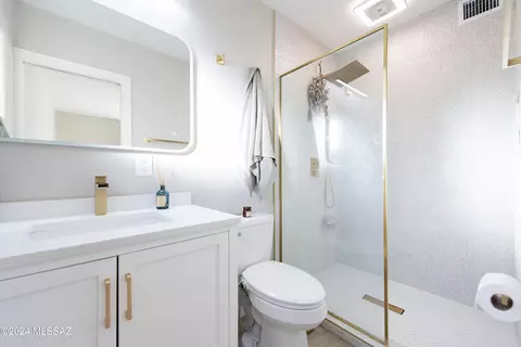 Bath - 5835 E 15th St, Tucson, AZ 85711 photo 1 of 2
