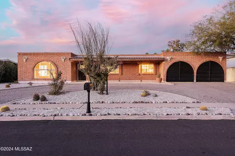 Exterior - 5835 E 15th St, Tucson, AZ 85711 photo 1 of 5