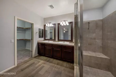 Bath - 8280 E Magee Hill Loop, Tucson, AZ 85710 photo 4 of 7