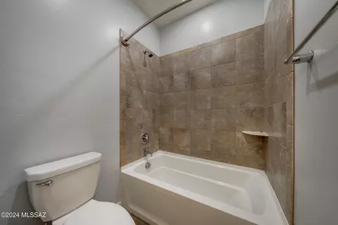 Bath - 8280 E Magee Hill Loop, Tucson, AZ 85710 photo 6 of 7