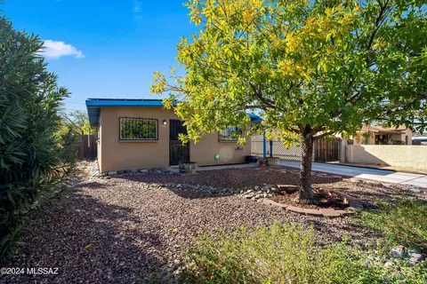 Exterior - 3250 E 25th St, Tucson, AZ 85713 photo 3 of 9