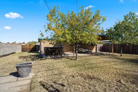 Exterior - 3250 E 25th St, Tucson, AZ 85713 photo 8 of 9