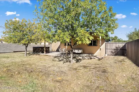 Exterior - 3250 E 25th St, Tucson, AZ 85713 photo 7 of 9