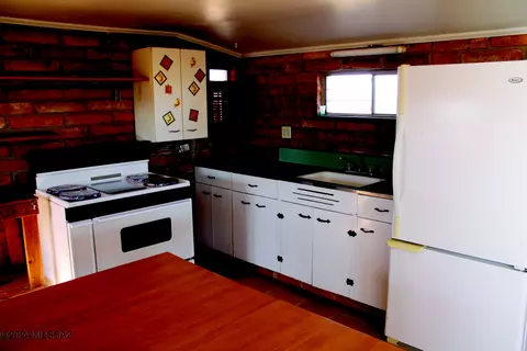 Kitchen - 6726 E Trails End, Pearce, AZ 85625 photo 3 of 7