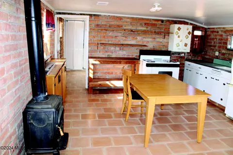 Kitchen - 6726 E Trails End, Pearce, AZ 85625 photo 6 of 7