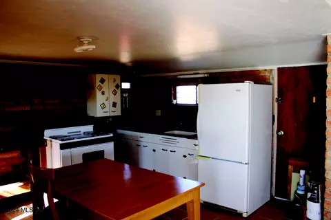 Kitchen - 6726 E Trails End, Pearce, AZ 85625 photo 2 of 7