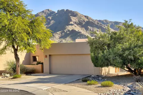 8402 N Hanks Pl, Tucson, AZ 85704