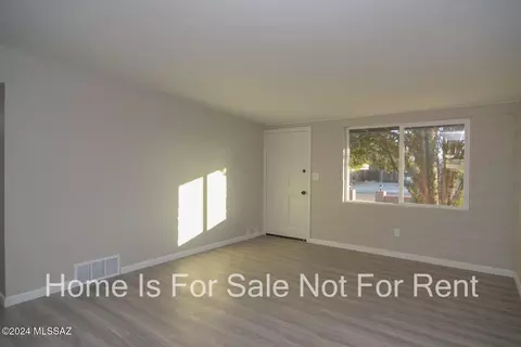 Living - 4119 E 27th St, Tucson, AZ 85711 photo 2 of 2