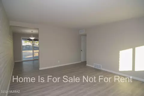 Living - 4119 E 27th St, Tucson, AZ 85711 photo 1 of 2