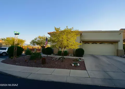 475 W Moorwood St, Green Valley, AZ 85614