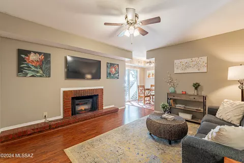 1600 N Wilmot Rd #209, Tucson, AZ 85712