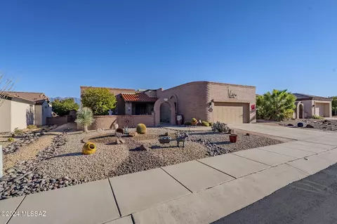 4879 S Prairie Hills Dr, Green Valley, AZ 85622